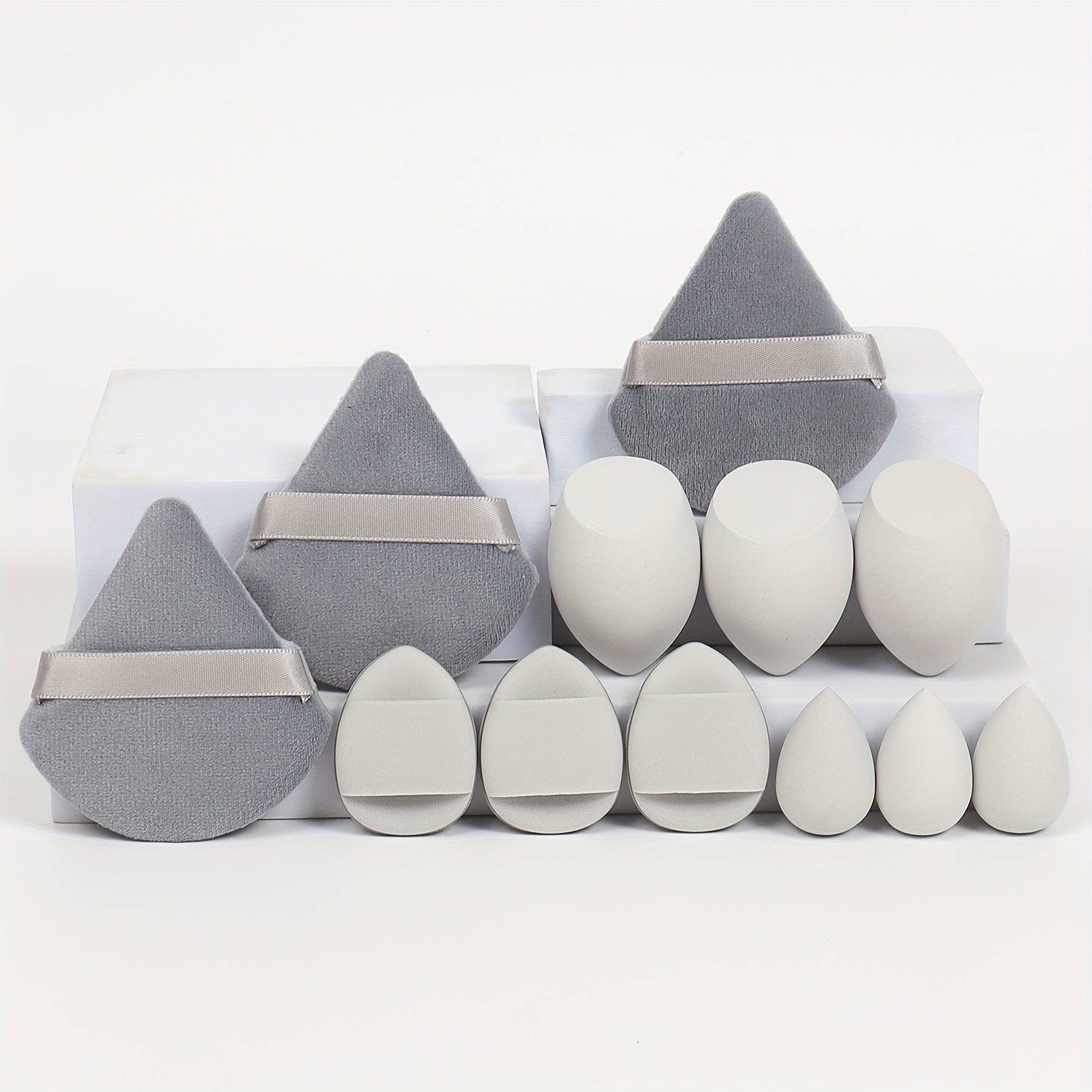 Coffret de 12 Éponges de Maquillage Polyvalentes – 3 Poudriers, 3 Mini Coussinets, 3 Beauty Blenders et 3 Mini Beauty Blenders
