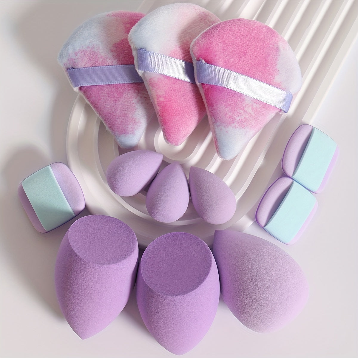 Coffret de 12 Éponges de Maquillage Polyvalentes – 3 Poudriers, 3 Mini Coussinets, 3 Beauty Blenders et 3 Mini Beauty Blenders
